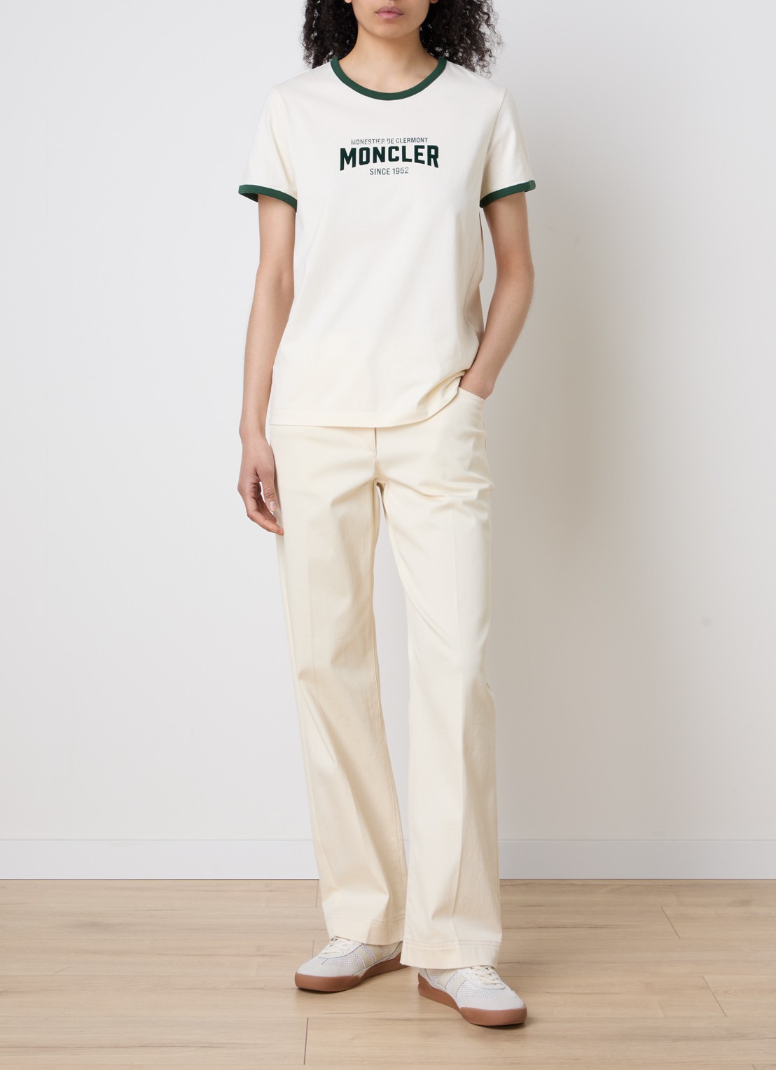Moncler T-shirt met flock logoprint - voorkant 4 creme