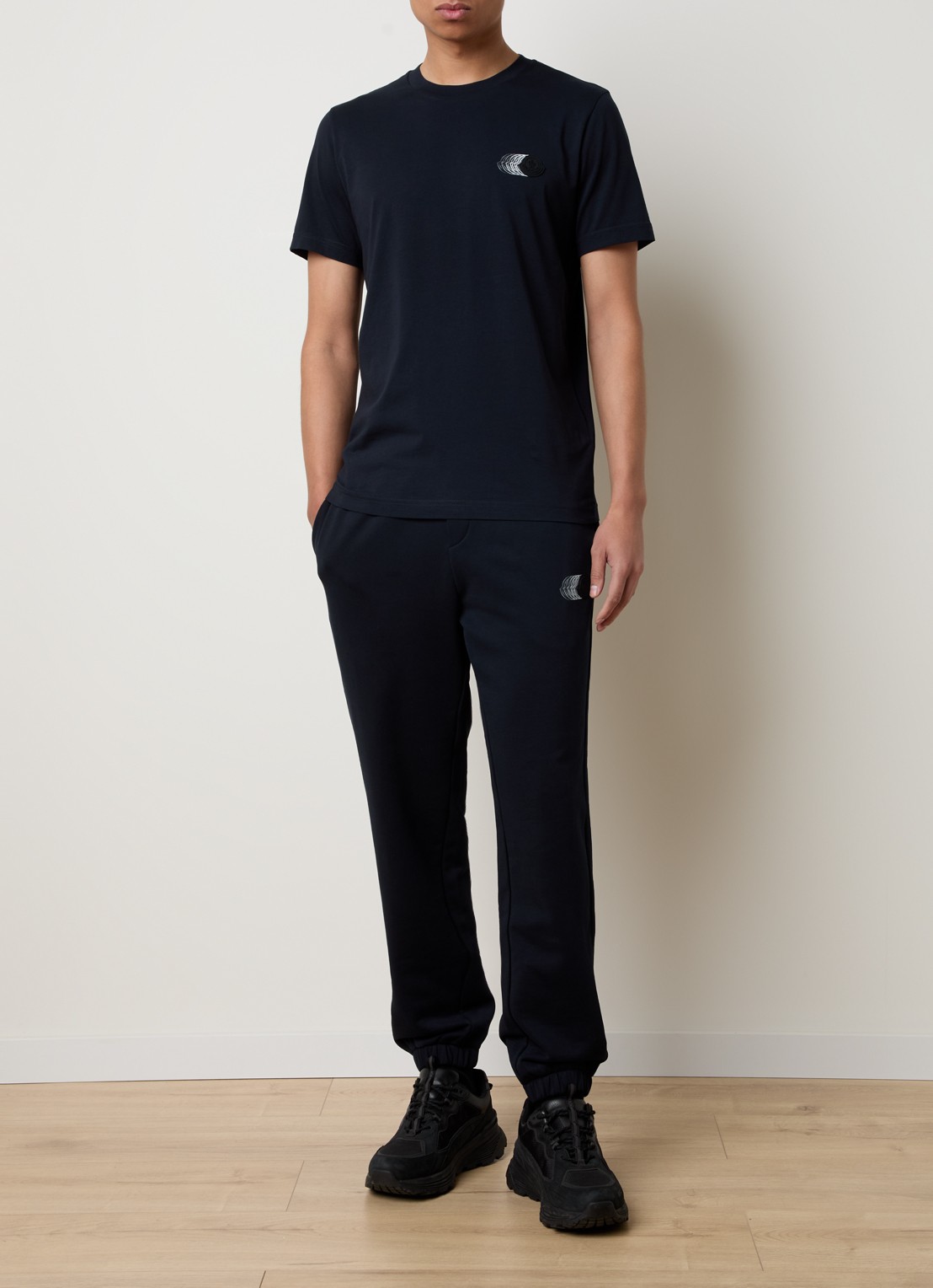 Moncler T-shirt met logo - voorkant 3 donkerblauw