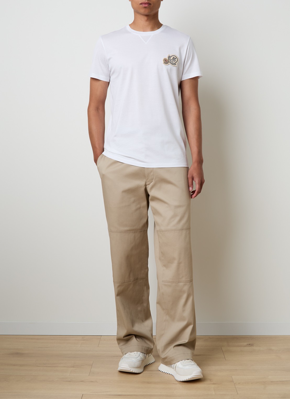 Moncler T-shirt met logo - voorkant 5 wit