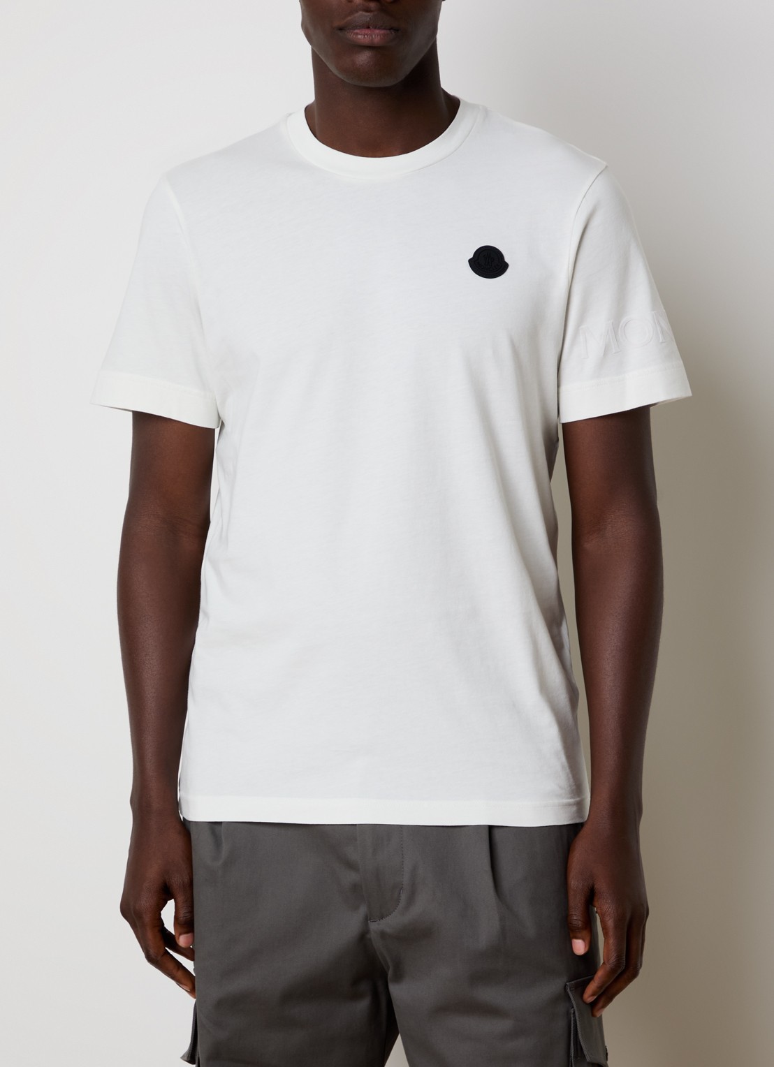 Moncler T-shirt met logo - detail 4 gebroken wit