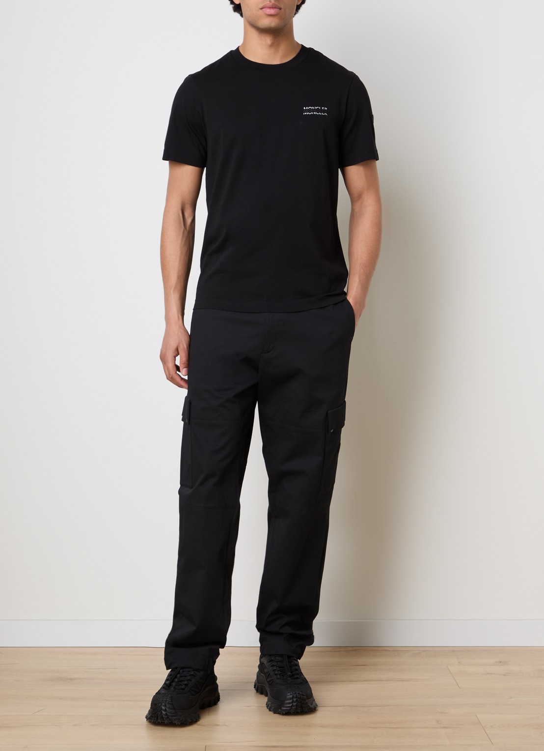 Moncler T-shirt met logo - voorkant 5 zwart