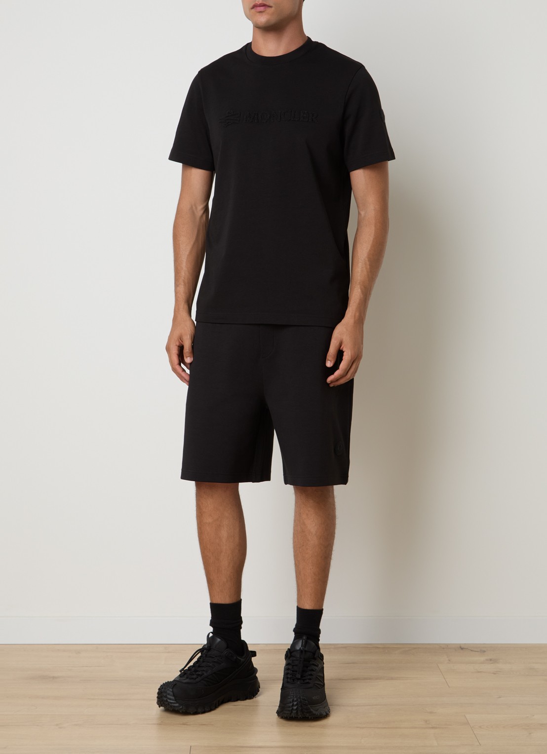 Moncler T-shirt met logo - voorkant 2 zwart