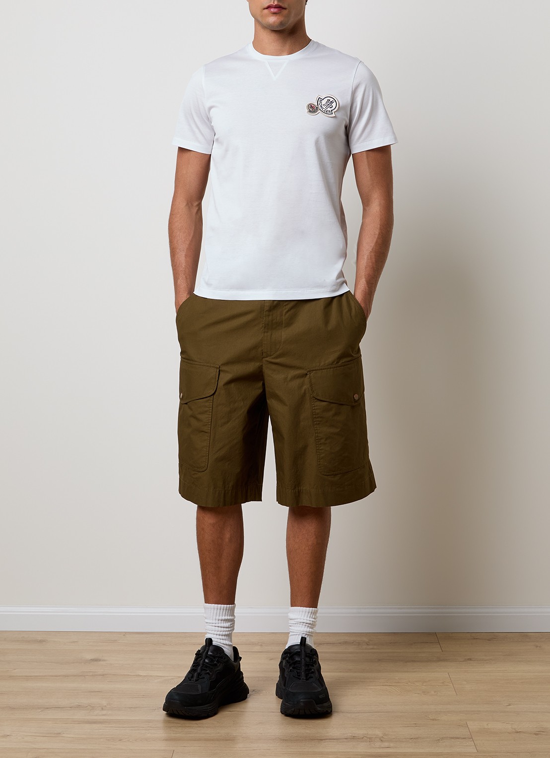 Moncler T-shirt met logoborduring - voorkant 5 wit