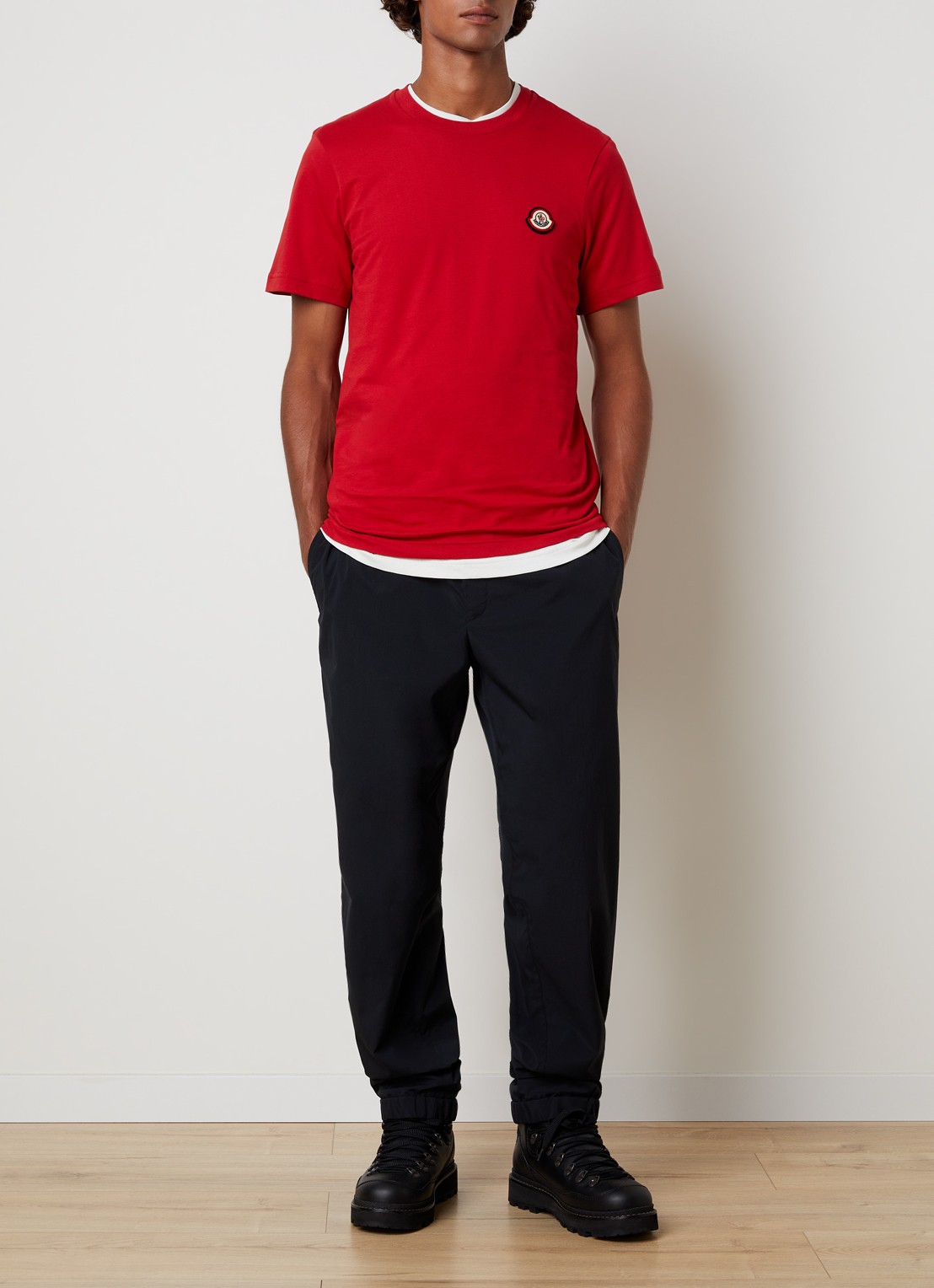Moncler T-shirt met logoborduring - voorkant 5 rood