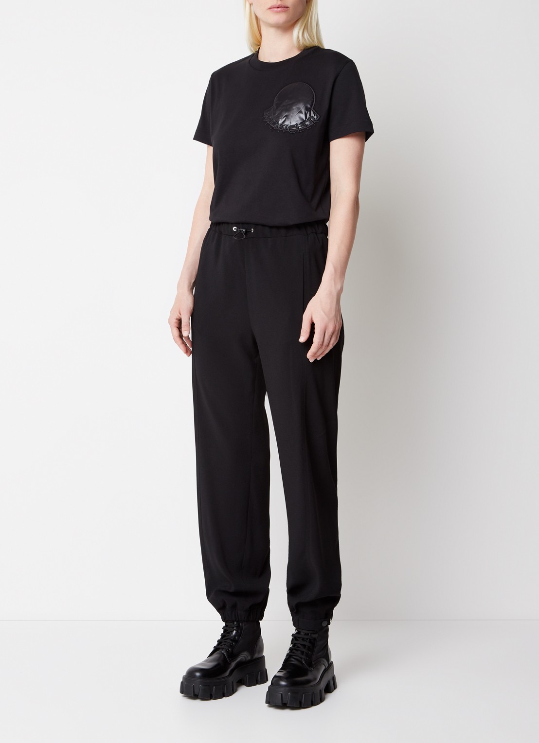 Moncler T-shirt met logoborduring - voorkant 3 zwart