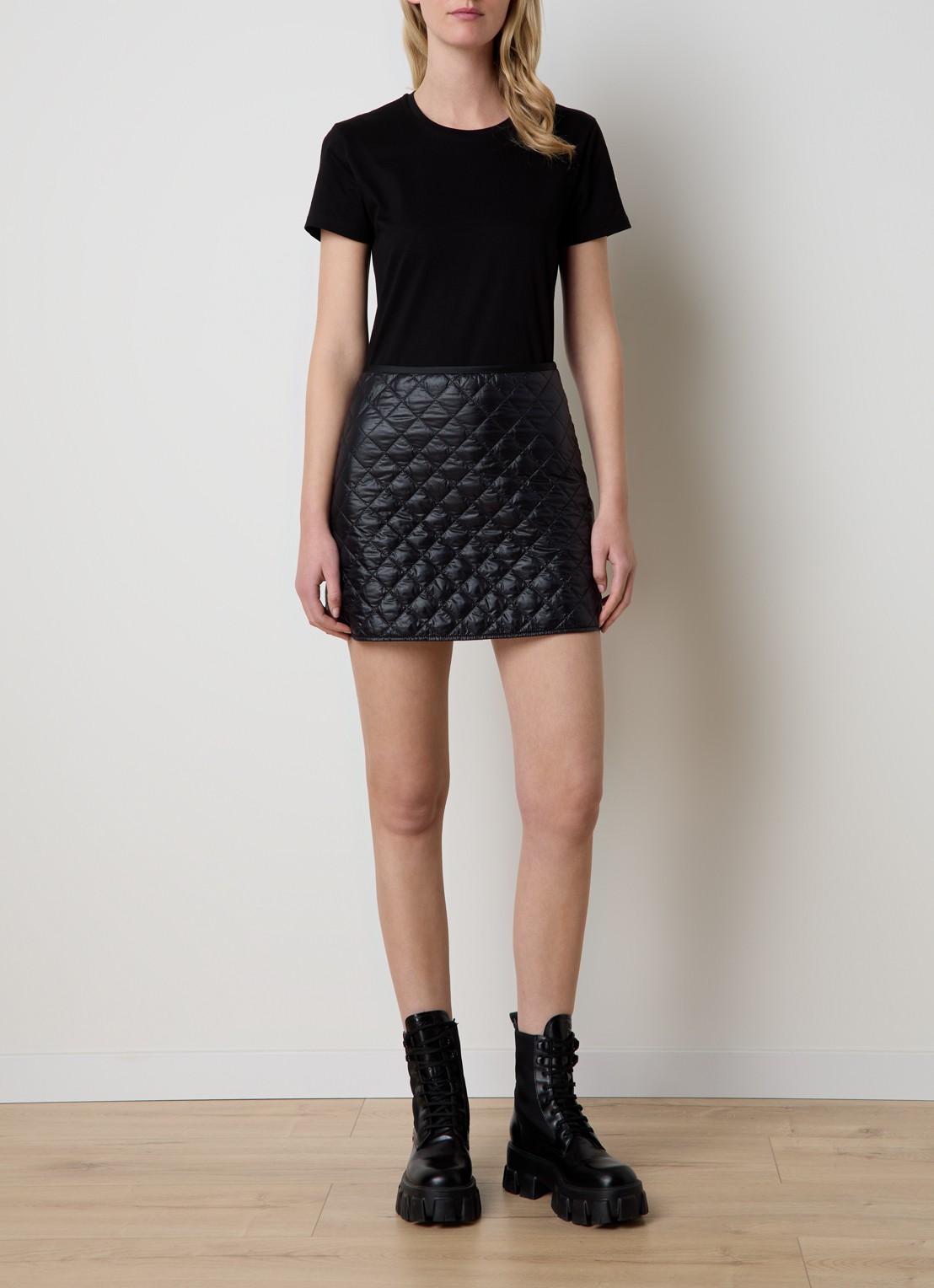Moncler T-shirt met logoborduring - voorkant 4 zwart