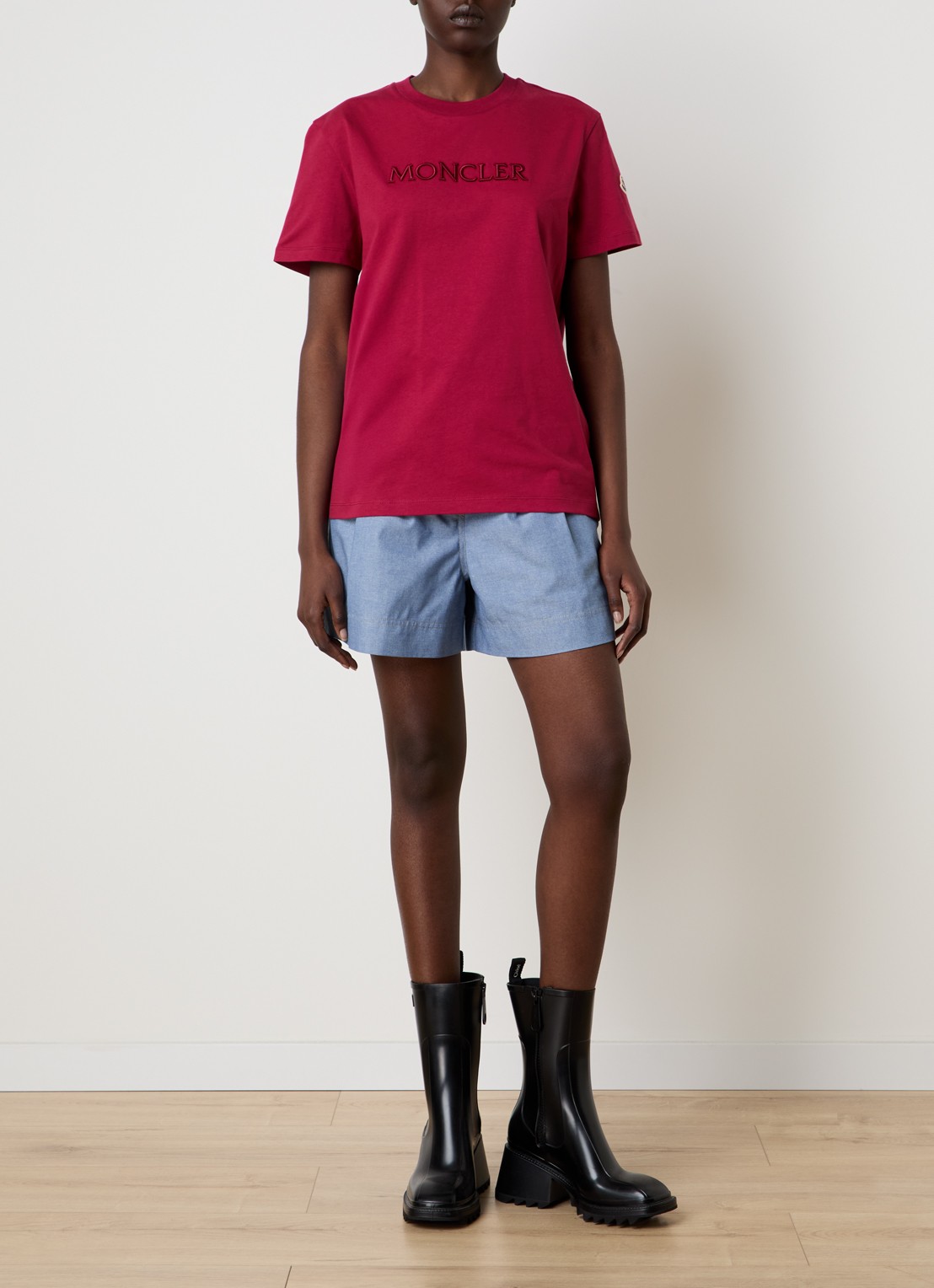 Moncler T-shirt met logoborduring - voorkant 5 donkerrood