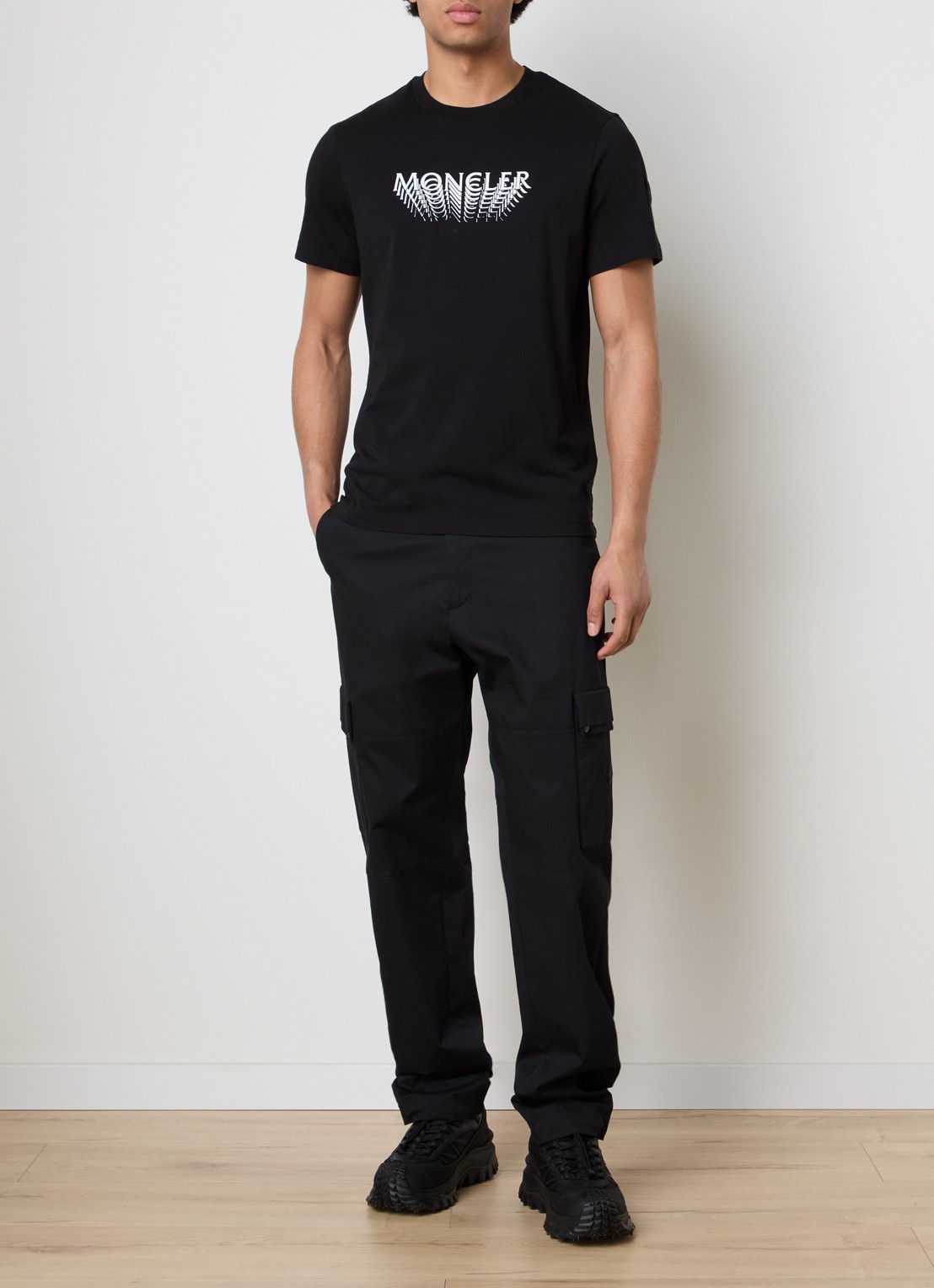 Moncler T-shirt met logoprint - voorkant 3 zwart