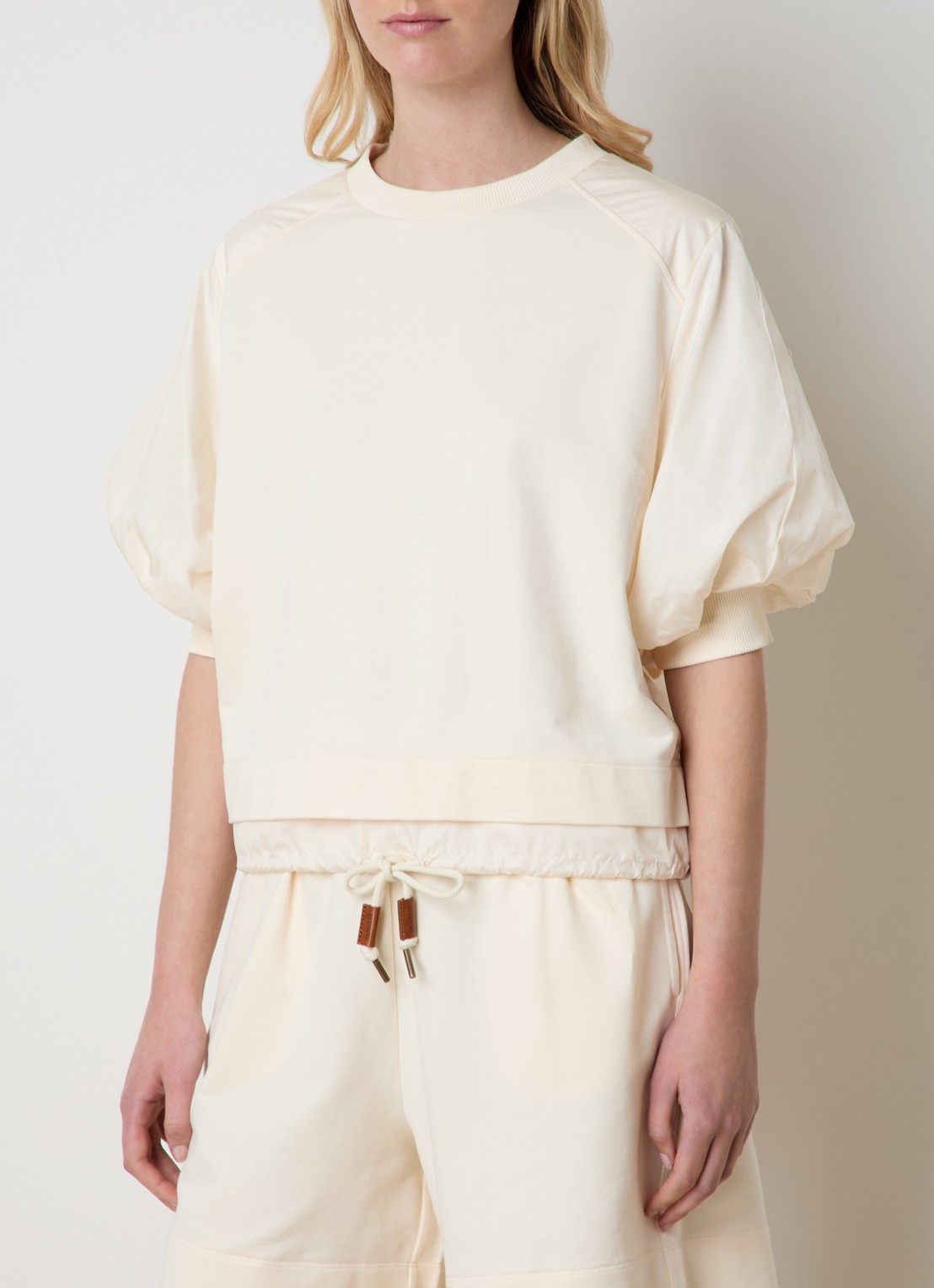 Moncler T-shirt met trekkoord en pofmouw - detail 2 creme