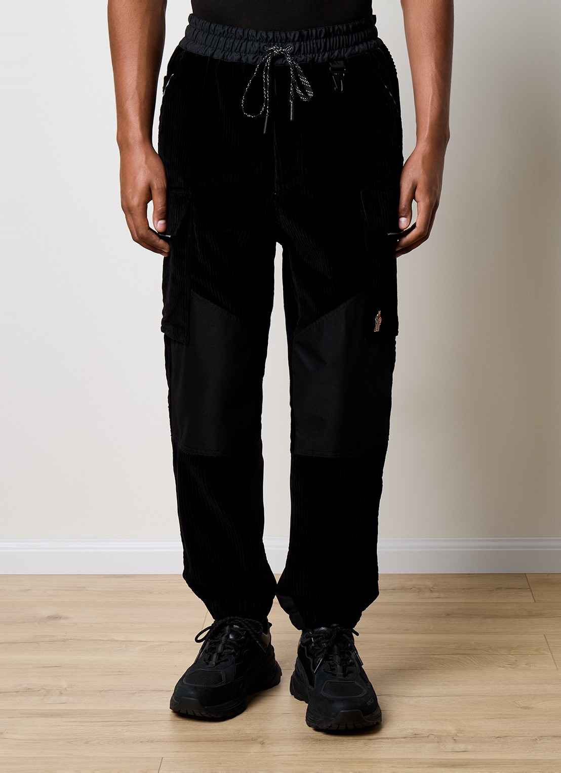 Moncler Tapered fit cargobroek met logoborduring  - detail 4 zwart