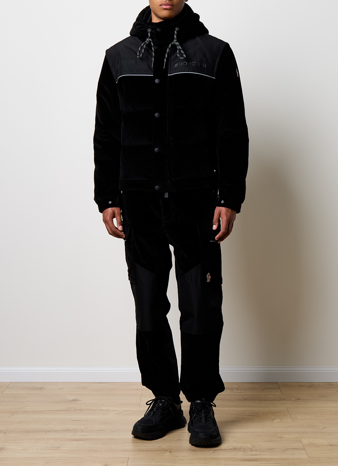 Moncler Tapered fit cargobroek met logoborduring  - voorkant 3 zwart