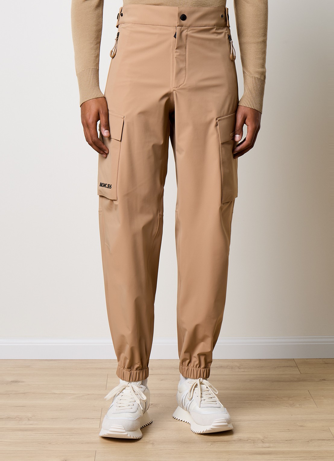 Moncler Tapered fit cargobroek met ritszakken - detail 2 camel