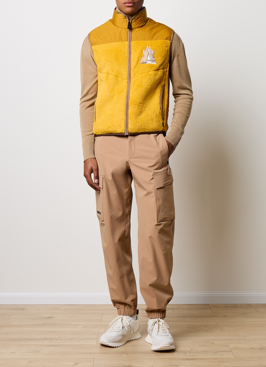Moncler Tapered fit cargobroek met ritszakken - voorkant 5 camel