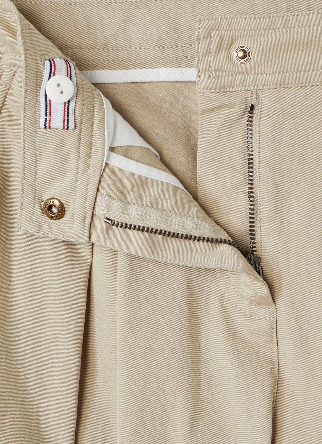 Moncler Tapered fit chino met steekzakken - detail beige