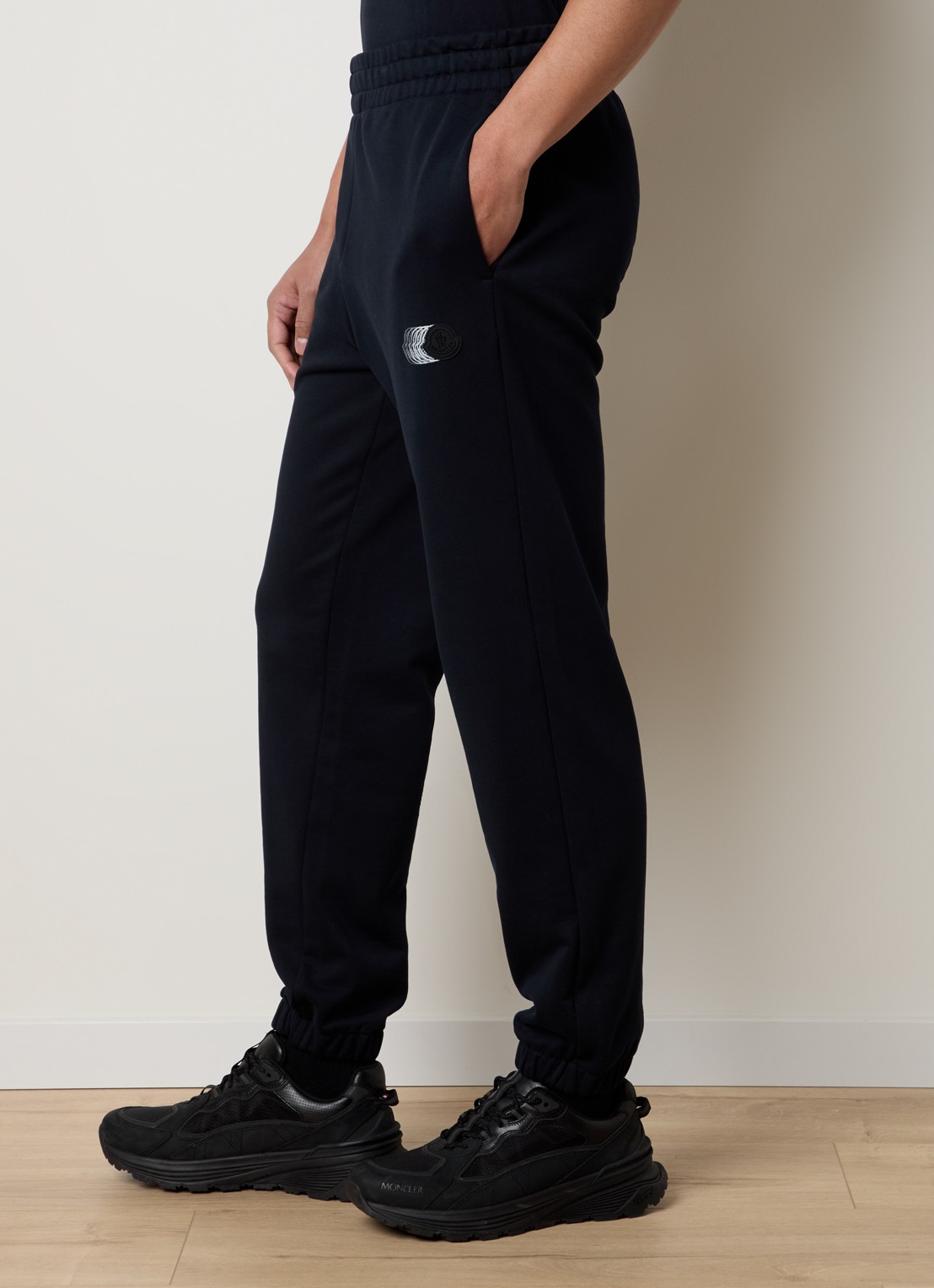 Moncler Tapered fit joggingbroek met logo - detail 3 donkerblauw