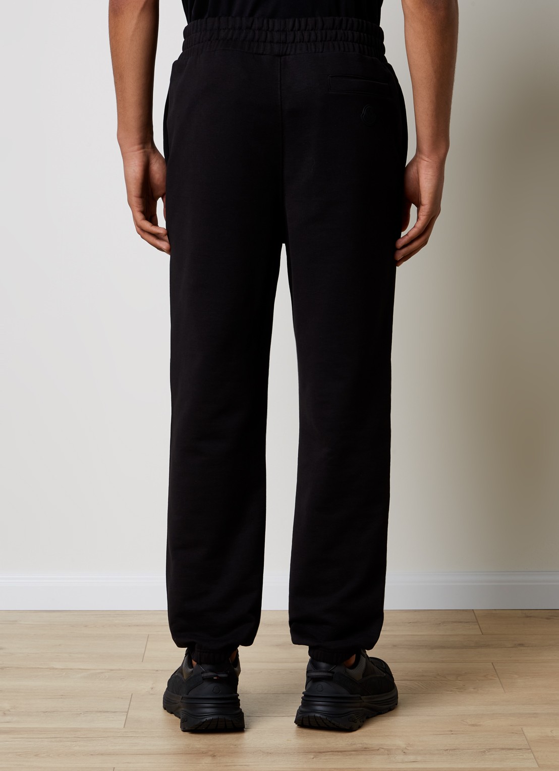 Moncler Tapered fit joggingbroek met logoborduring - achterkant zwart