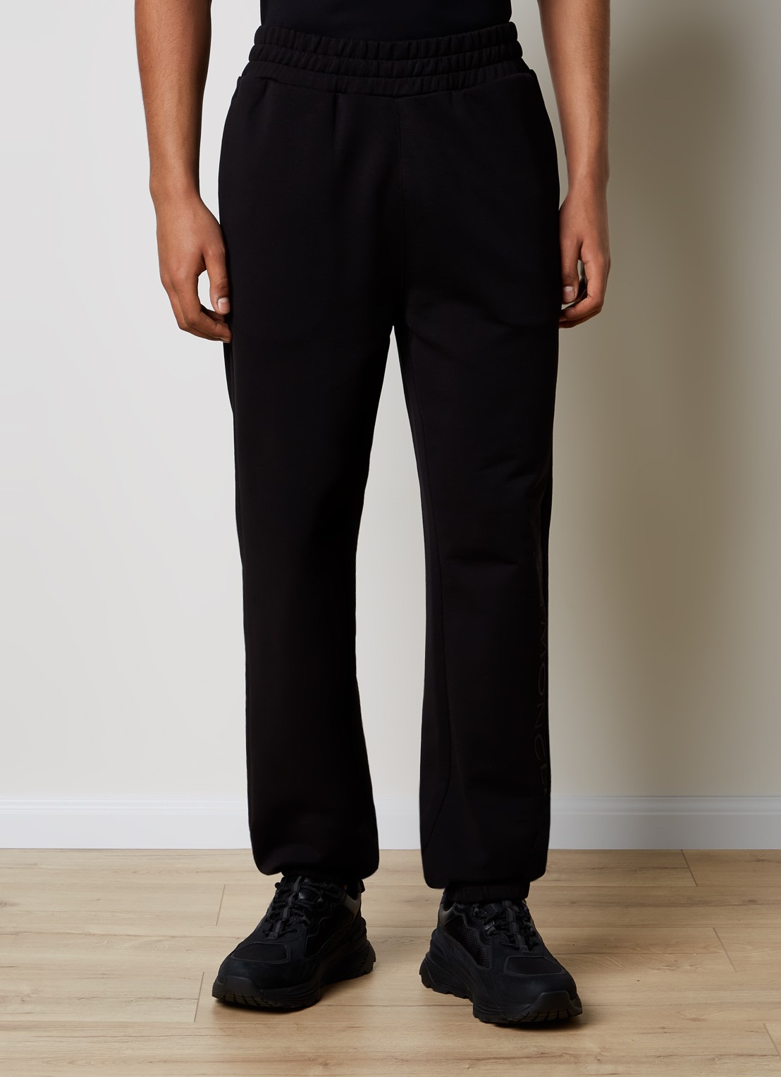 Moncler Tapered fit joggingbroek met logoborduring - detail 2 zwart