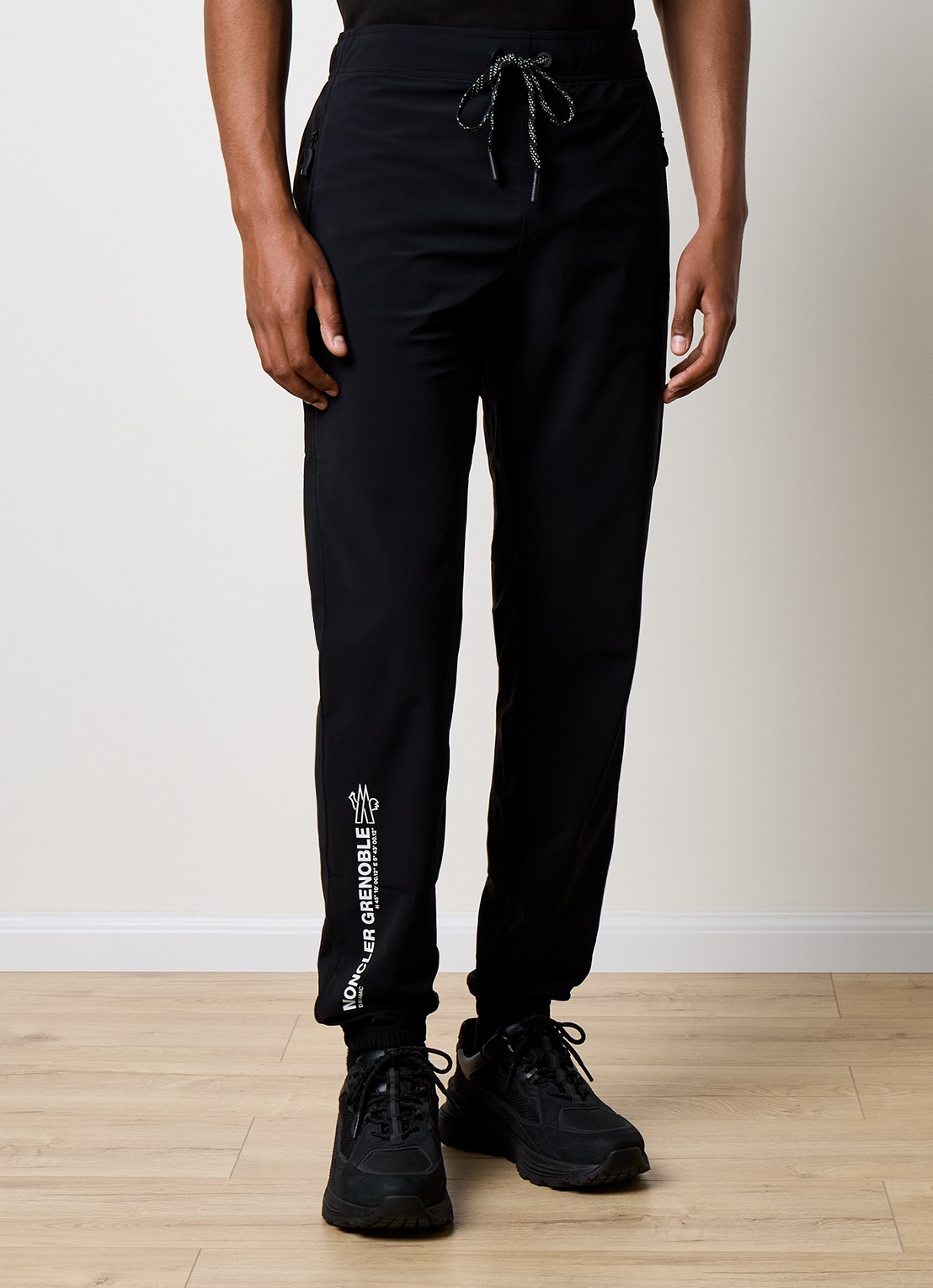 Moncler Tapered fit joggingbroek met ritszakken - detail zwart
