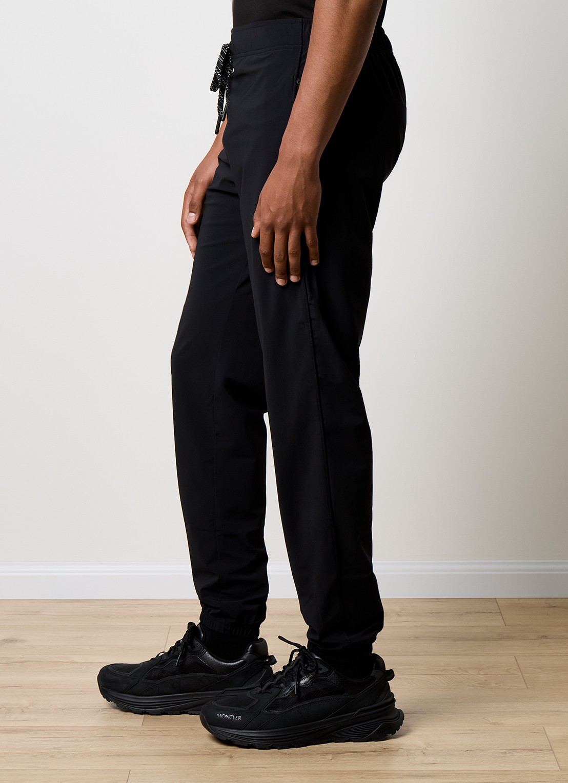 Moncler Tapered fit joggingbroek met ritszakken - detail 2 zwart