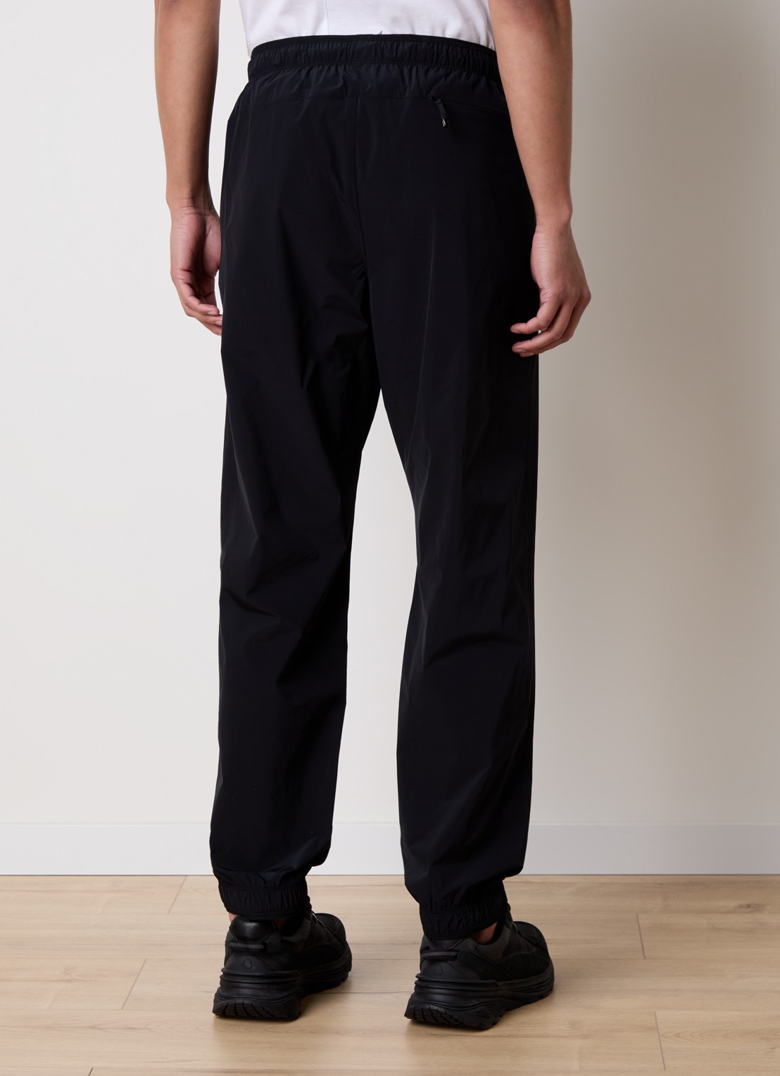Moncler Tapered fit joggingbroek met ritszakken - achterkant zwart