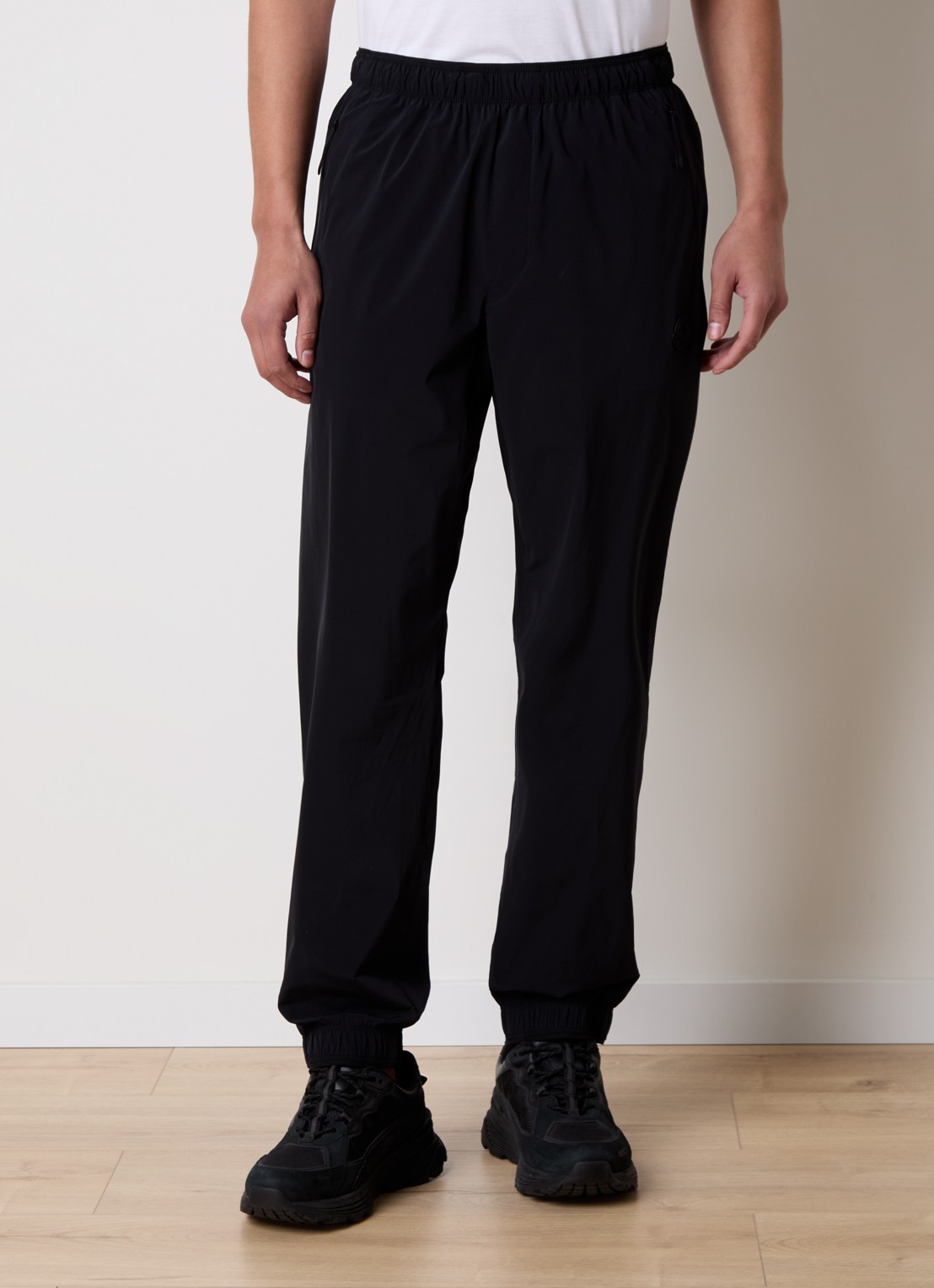 Moncler Tapered fit joggingbroek met ritszakken - detail 4 zwart