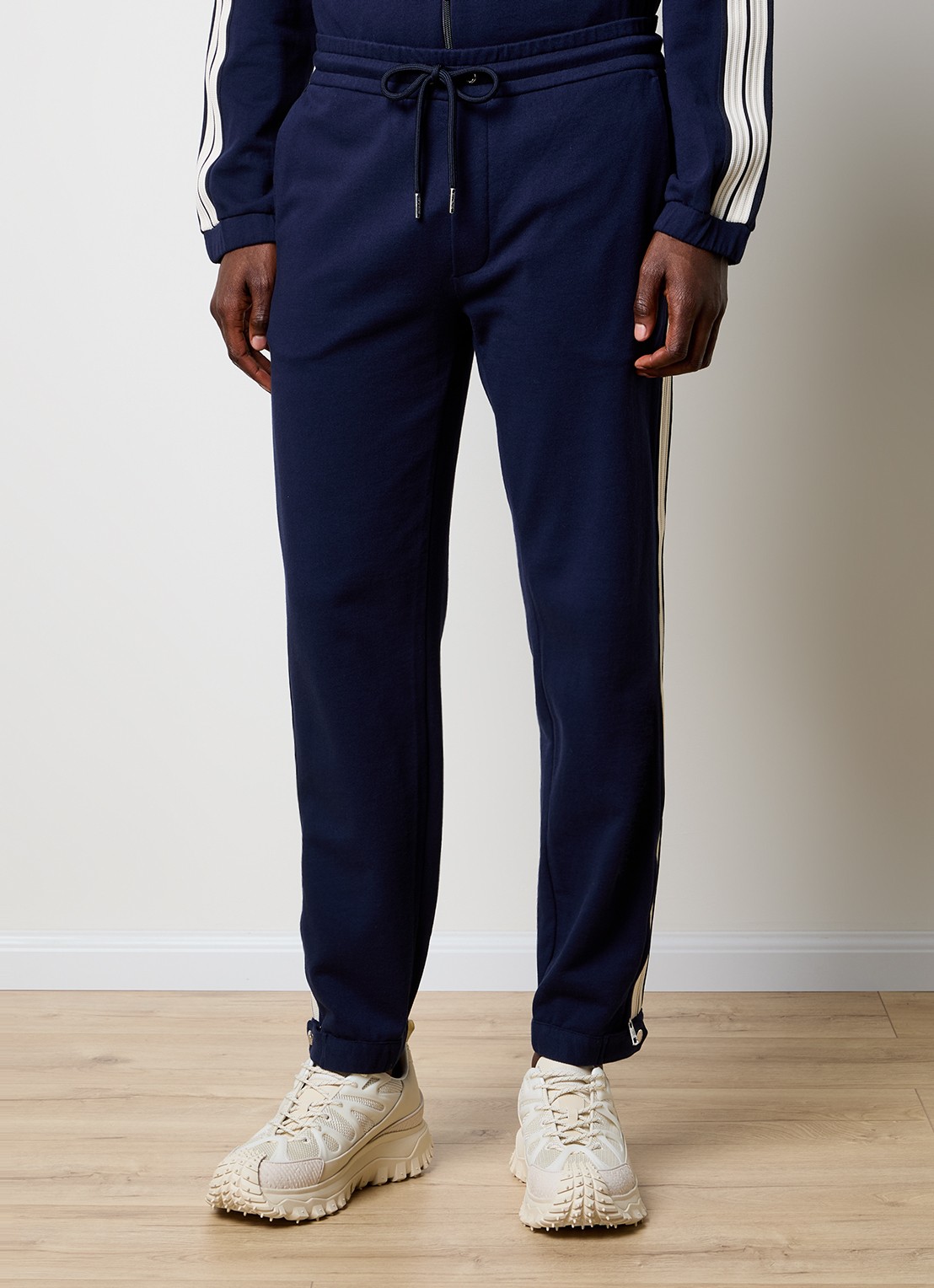 Moncler Tapered fit joggingbroek met steekzakken en logo - detail donkerblauw