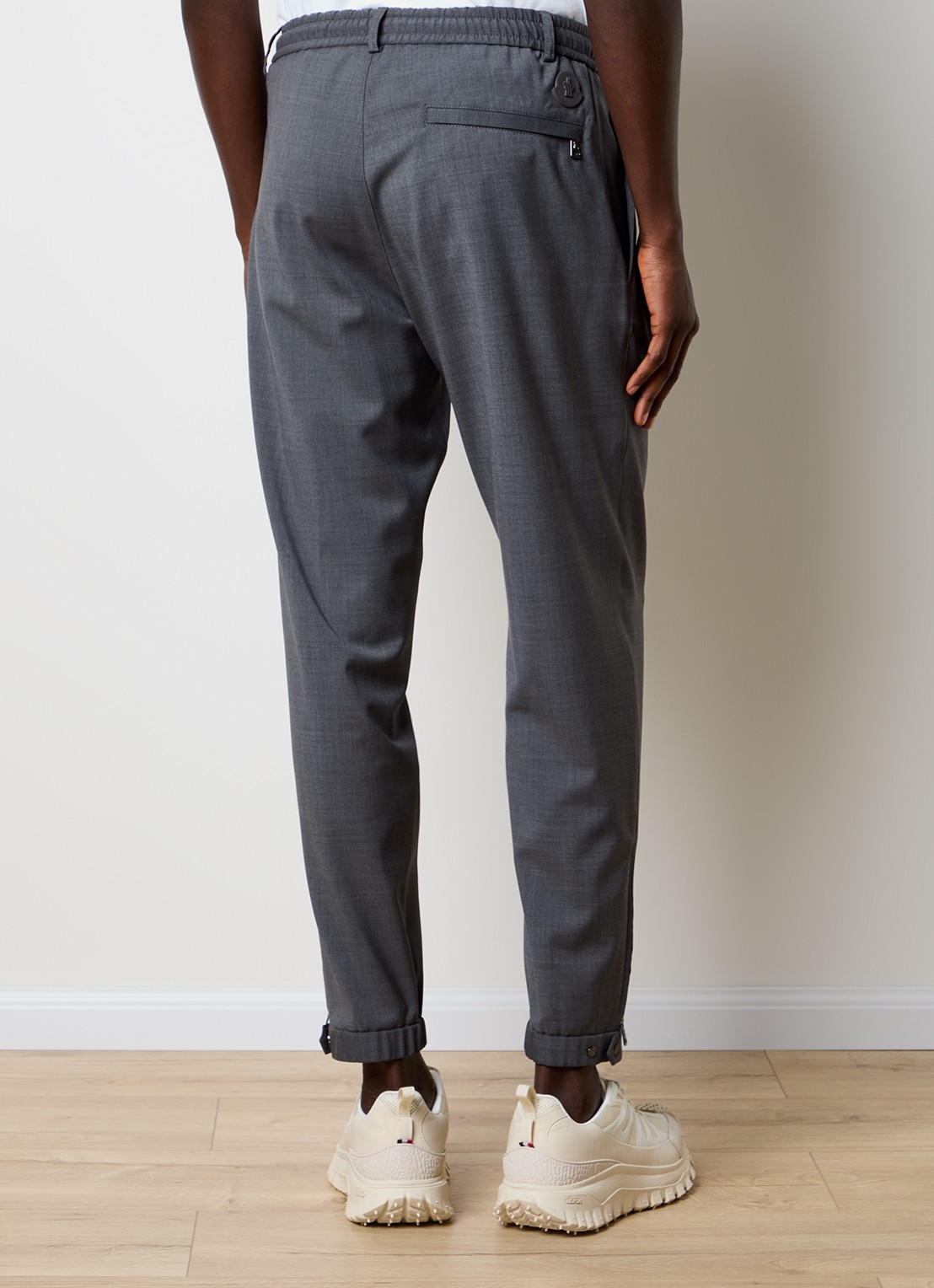 Moncler Tapered fit pantalon van wol - achterkant 3 grijs
