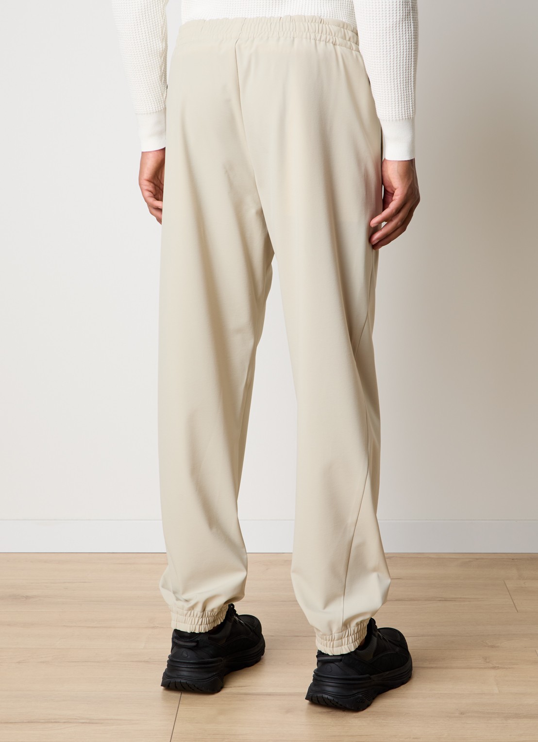 Moncler Tapered fit trackpants met trekkoord en steekzakken - achterkant 3 beige