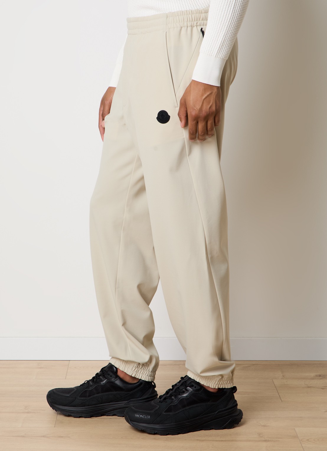 Moncler Tapered fit trackpants met trekkoord en steekzakken - detail 5 beige