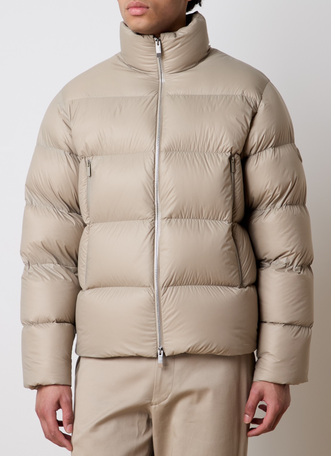 Moncler Tarn puffer jack met donsvulling en ritszakken - detail 4 beige