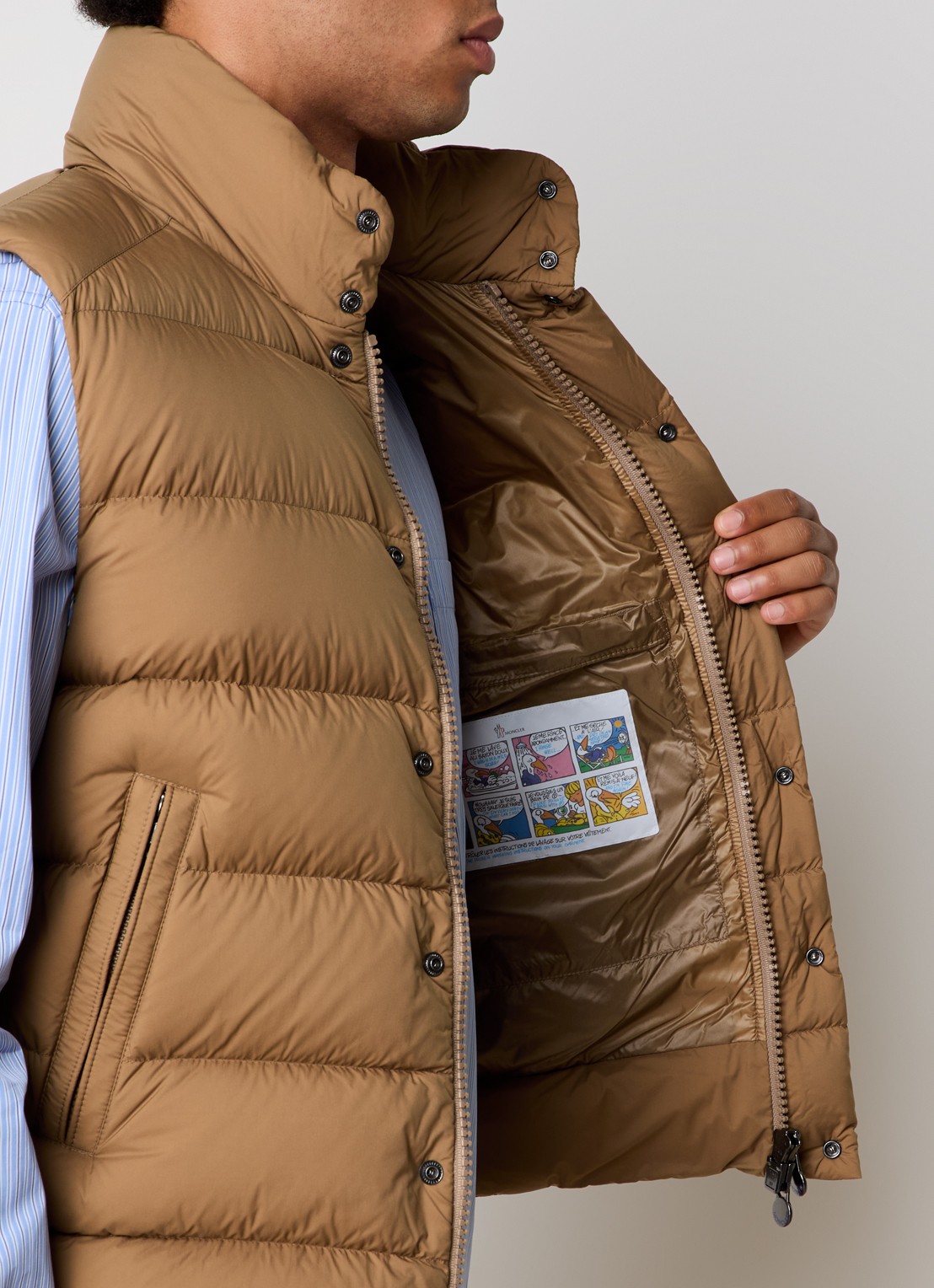 Moncler Tibb gewatteerde bodywarmer met donsvulling en logo - detail 3 camel