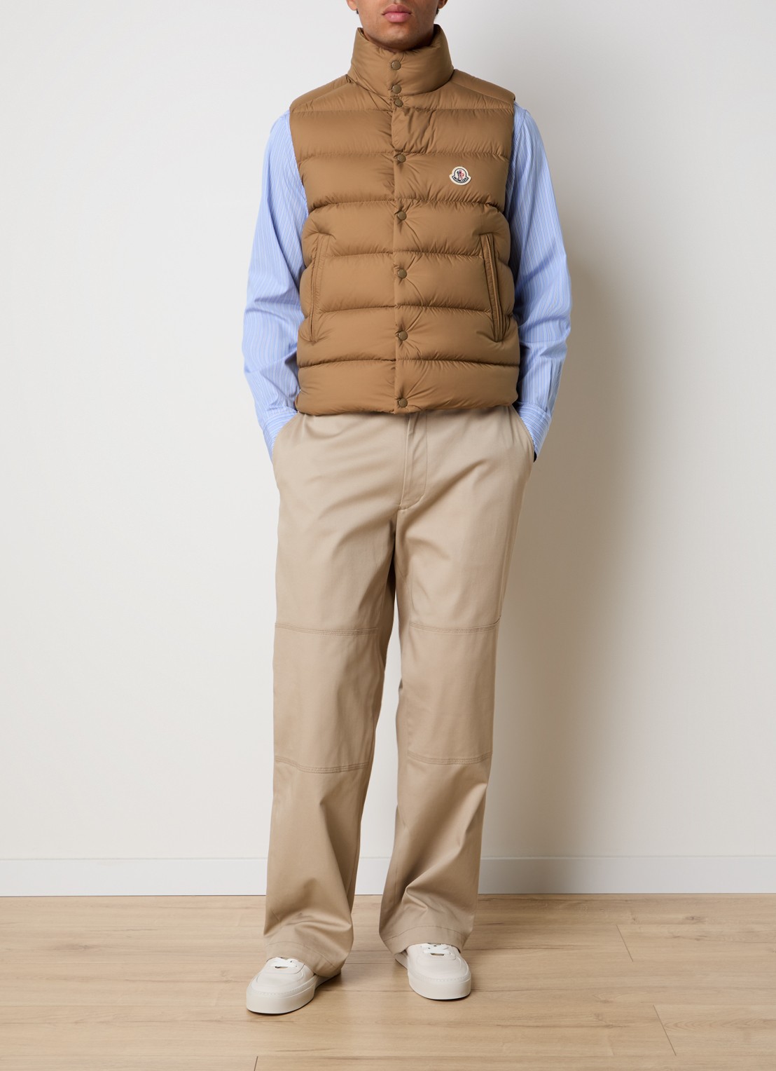 Moncler Tibb gewatteerde bodywarmer met donsvulling en logo - voorkant 6 camel