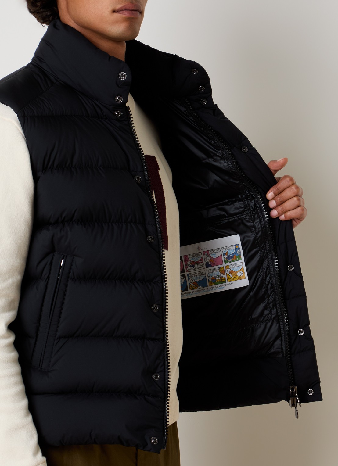 Moncler Tibb gewatteerde bodywarmer met donsvulling en logo - detail 2 zwart