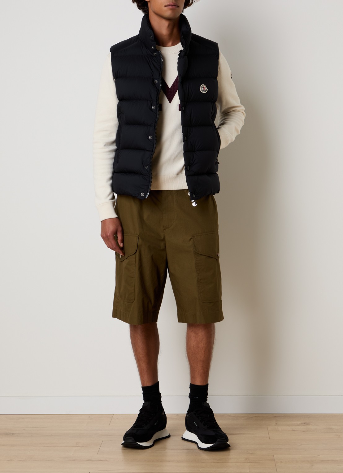 Moncler Tibb gewatteerde bodywarmer met donsvulling en logo - voorkant 6 zwart