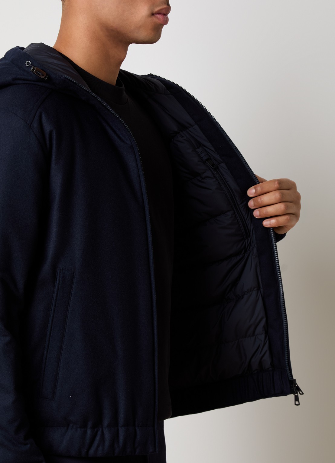 Moncler Torrani bomberjack met capuchon - detail 6 donkerblauw