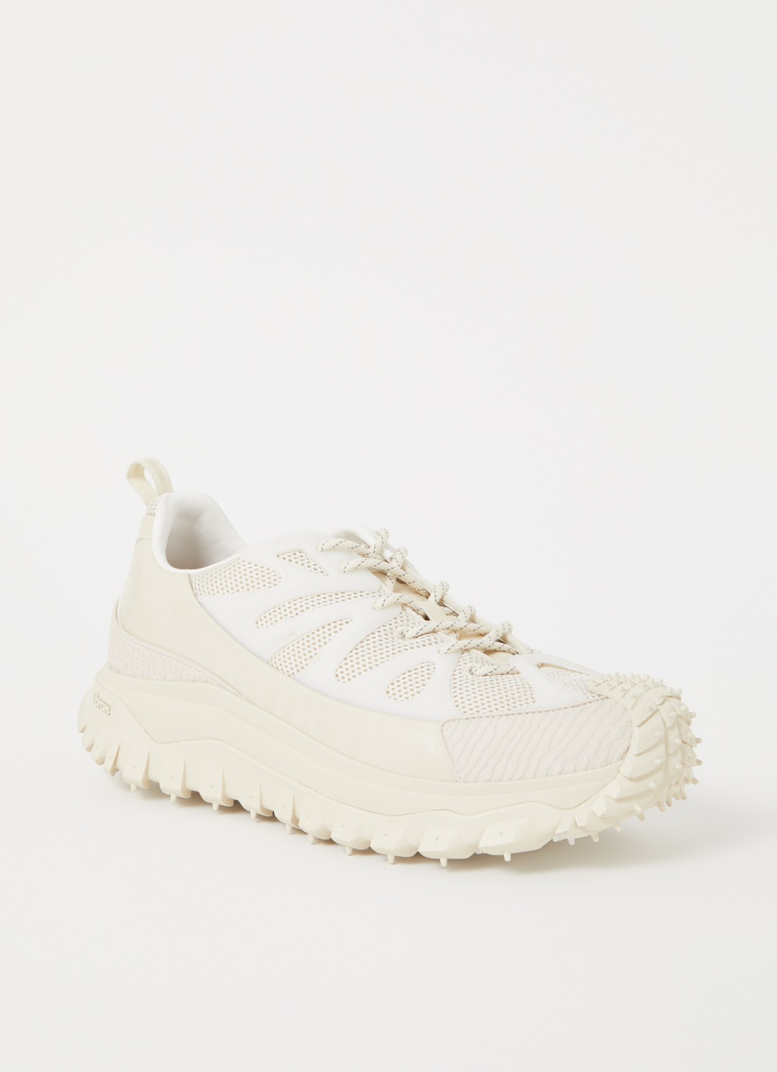 Moncler Trailgrip Amoeba sneaker van leer met mesh details - voorkant beige