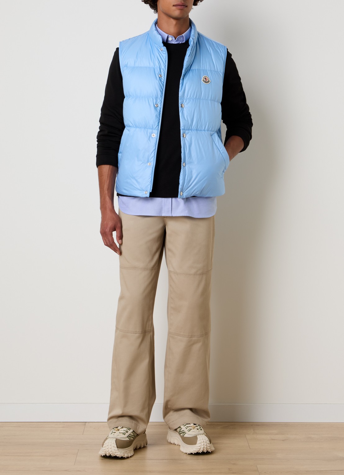 Moncler Tuquerouye gewatteerde bodywarmer met donsvulling en logo - voorkant 2 blauwgrijs