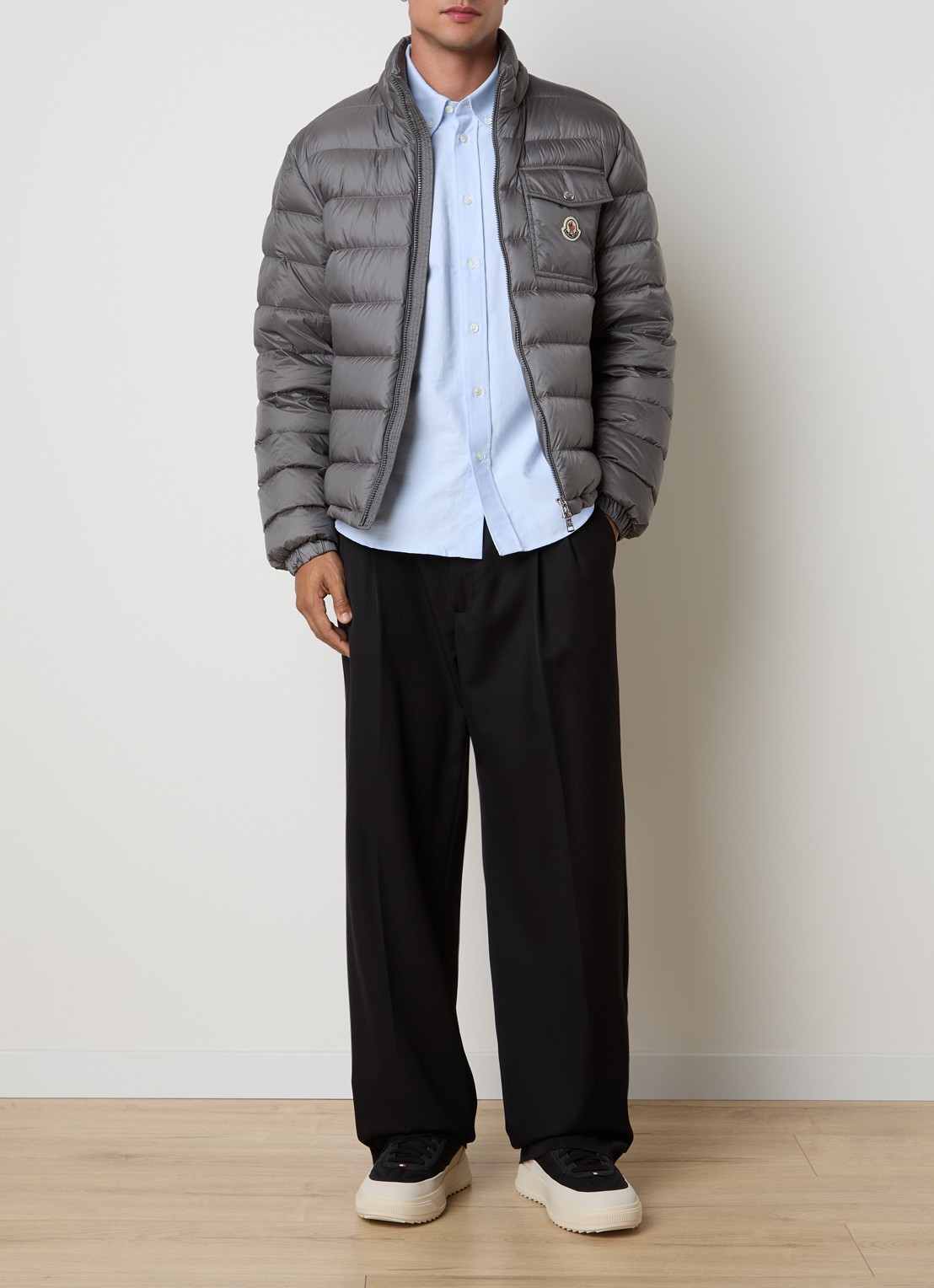 Moncler Verith pufferjack met donsvulling en afneembare capuchon - voorkant 6 grijs