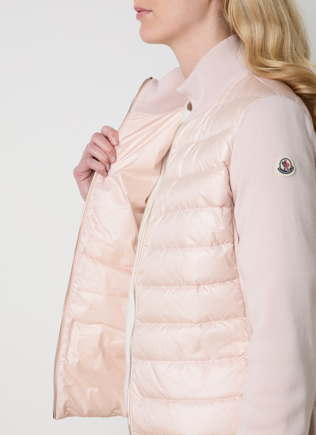 Moncler Vest van scheerwol met gewatteerd voorpand - detail 2 lichtroze