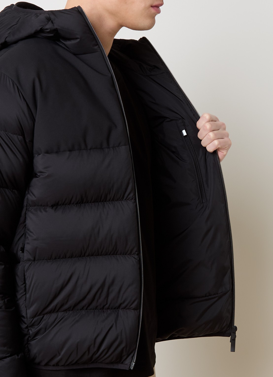 Moncler Veumont puffer jack met donsvulling en logo - detail 6 zwart