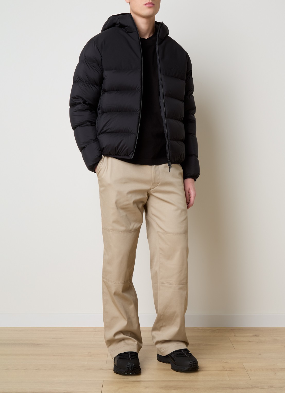 Moncler Veumont puffer jack met donsvulling en logo - voorkant 2 zwart