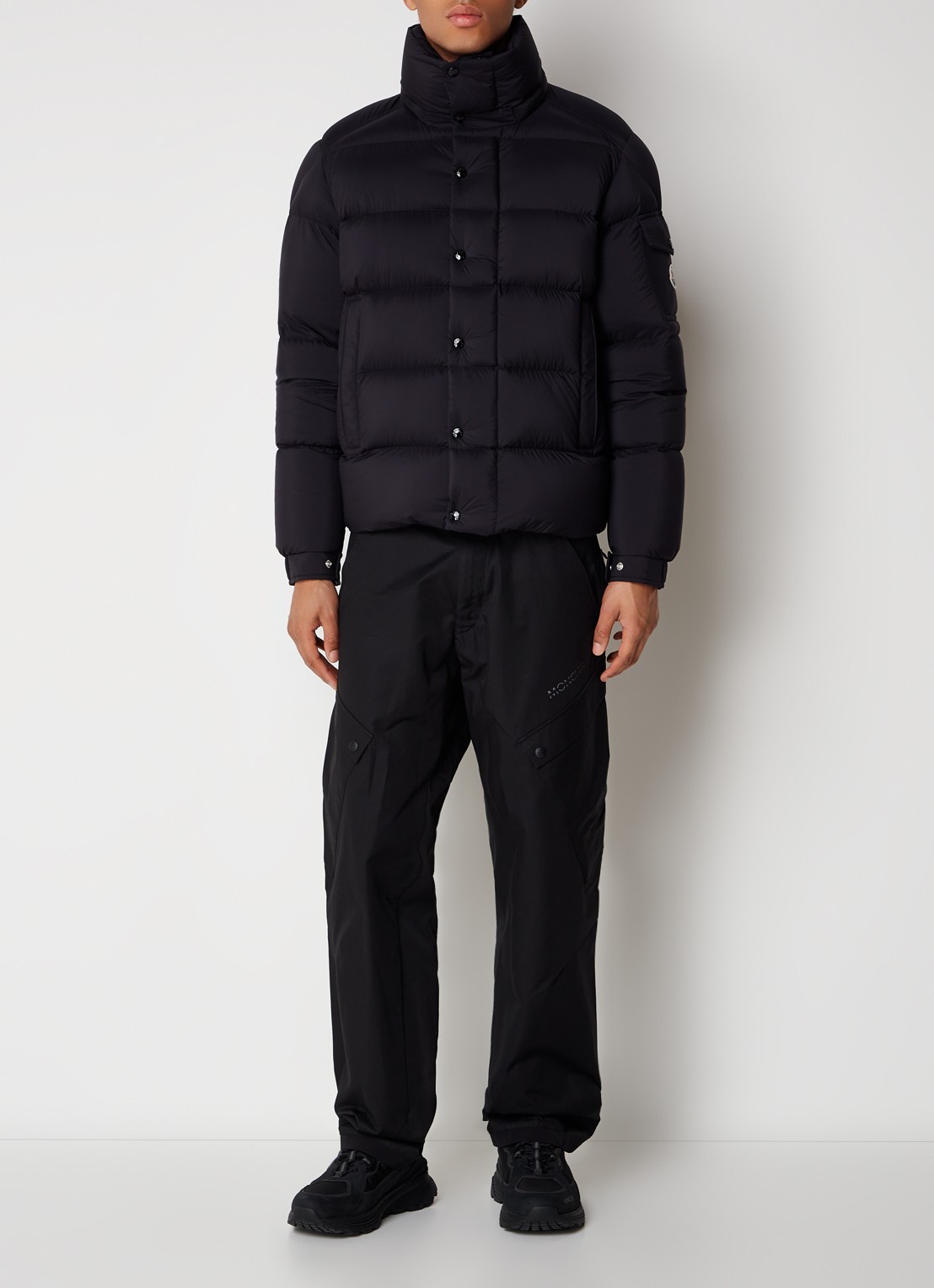 Moncler Vezere puffer jack met donsvulling en afneembare capuchon - voorkant 2 zwart