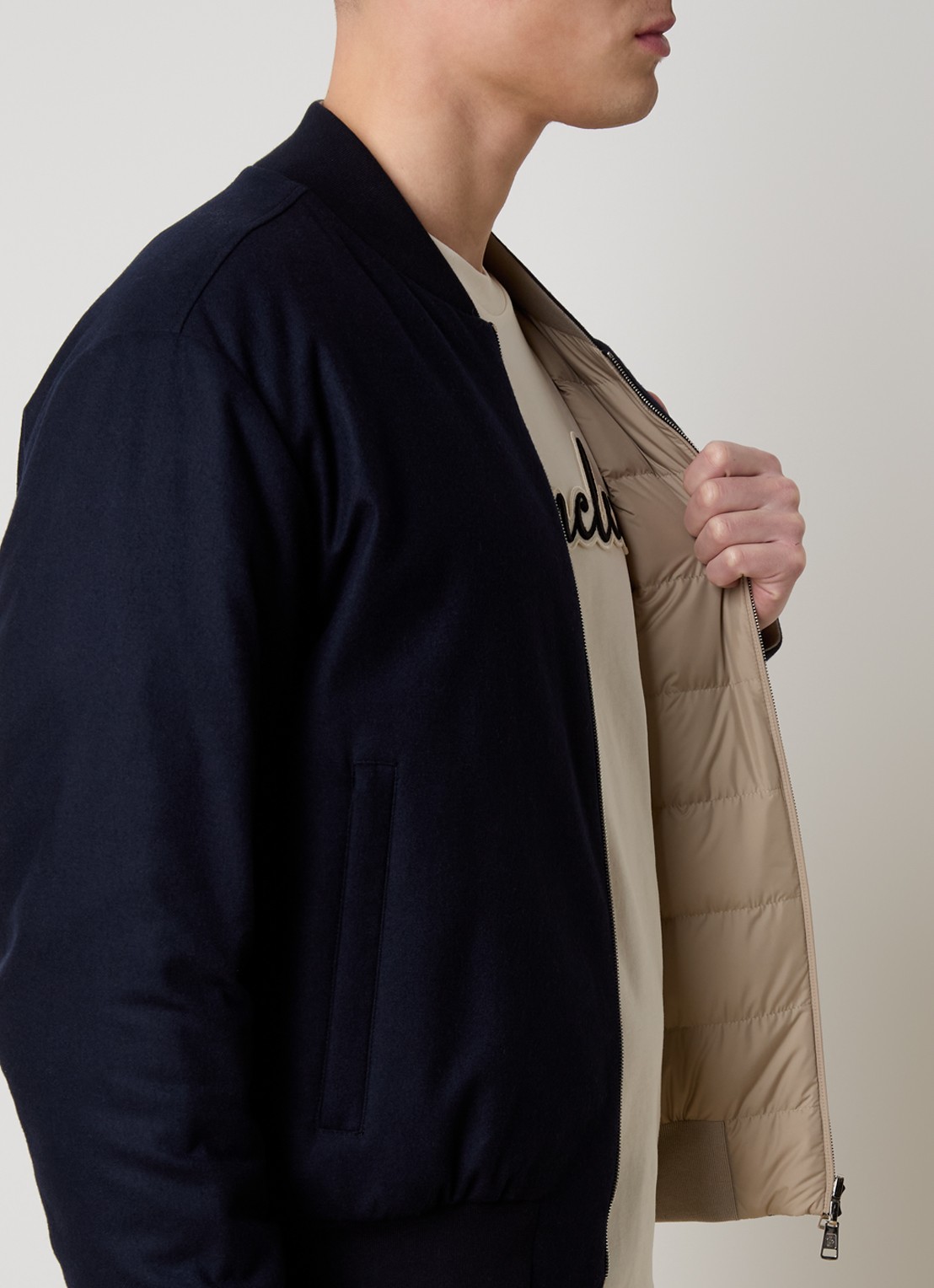 Moncler Villerest bomberjack in kasjmierblend met donsvulling - detail 5 donkerblauw