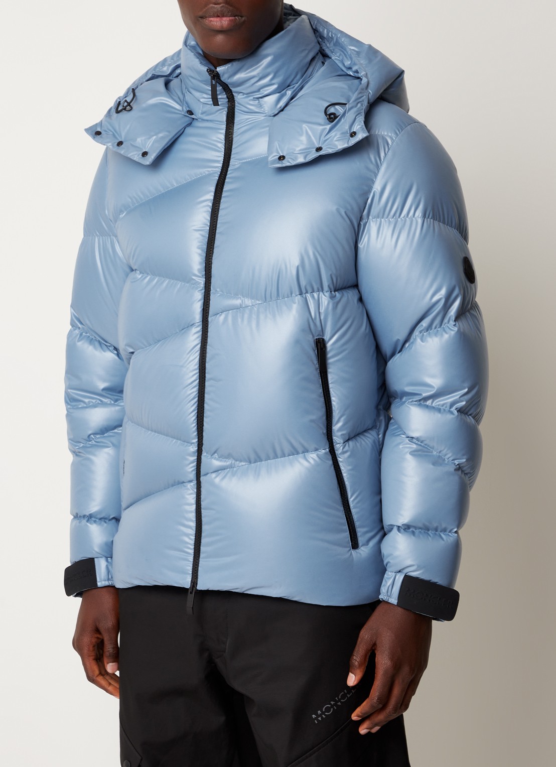 Moncler Yonne puffer jack met donsvulling en afneembare capuchon  - detail 4 lichtblauw