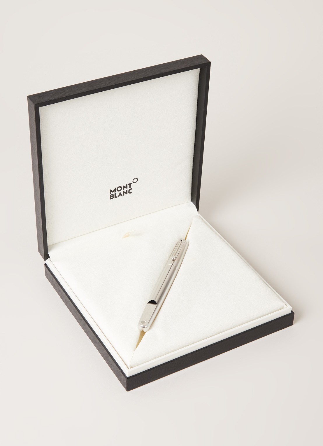 Montblanc M RED Signature vulpen - detail zilver