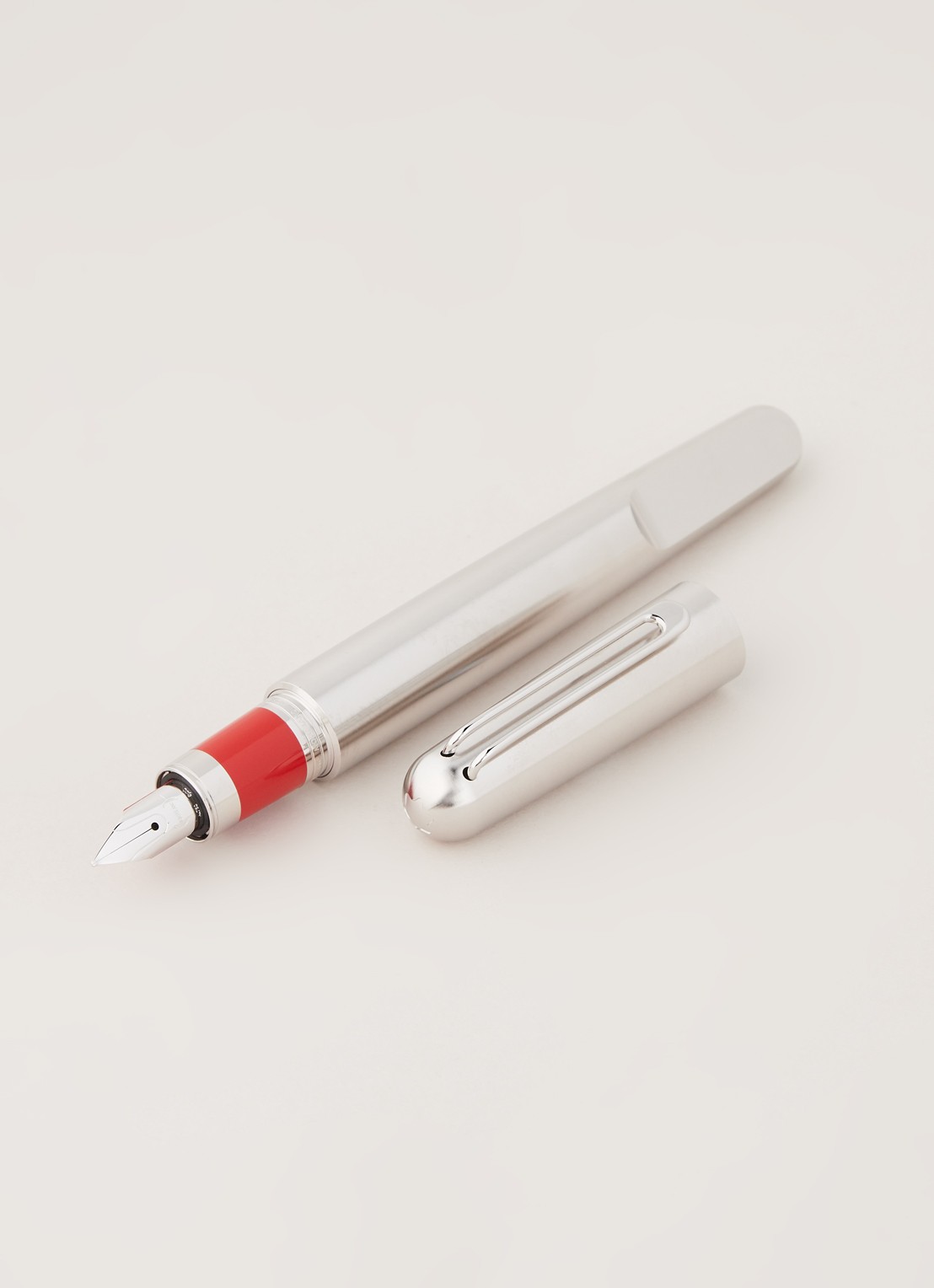 Montblanc M RED Signature vulpen - voorkant 3 zilver