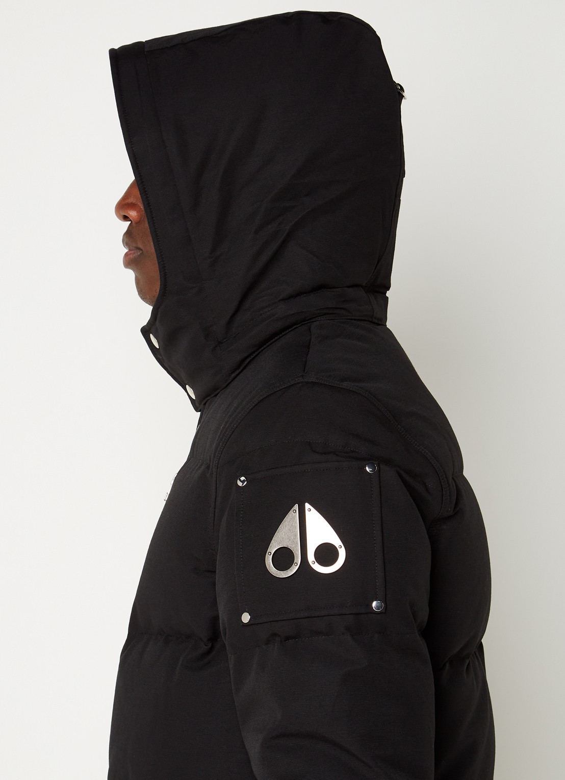 Moose Knuckles Forrestville puffer jack met donsvulling en afneembare capuchon - detail 2 zwart
