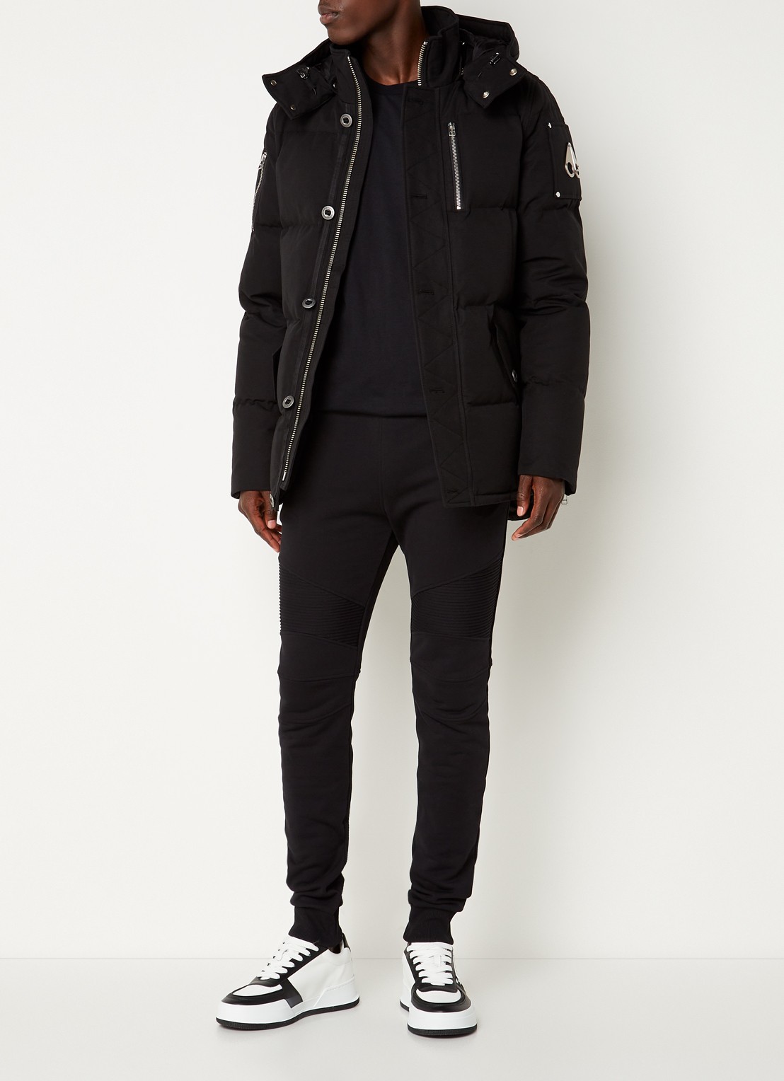 Moose Knuckles Forrestville puffer jack met donsvulling en afneembare capuchon - voorkant 5 zwart