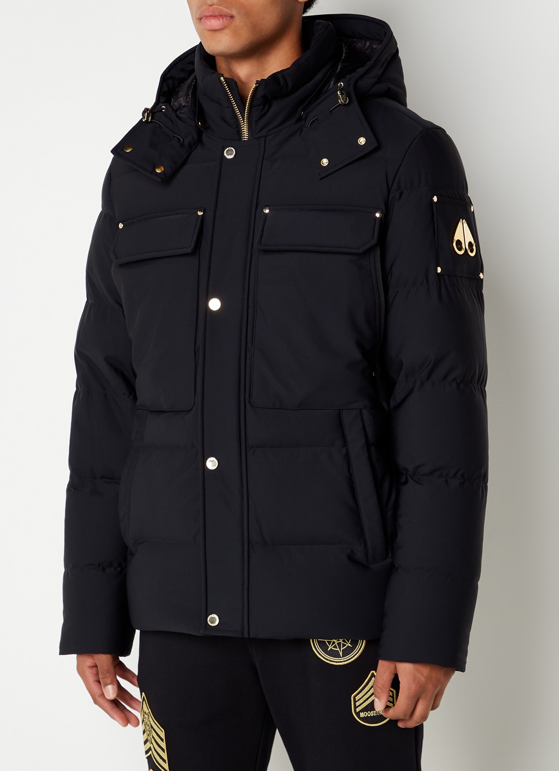 Moose Knuckles Gold Skillman puffer jack met donsvulling en afneembare capuchon - detail zwart