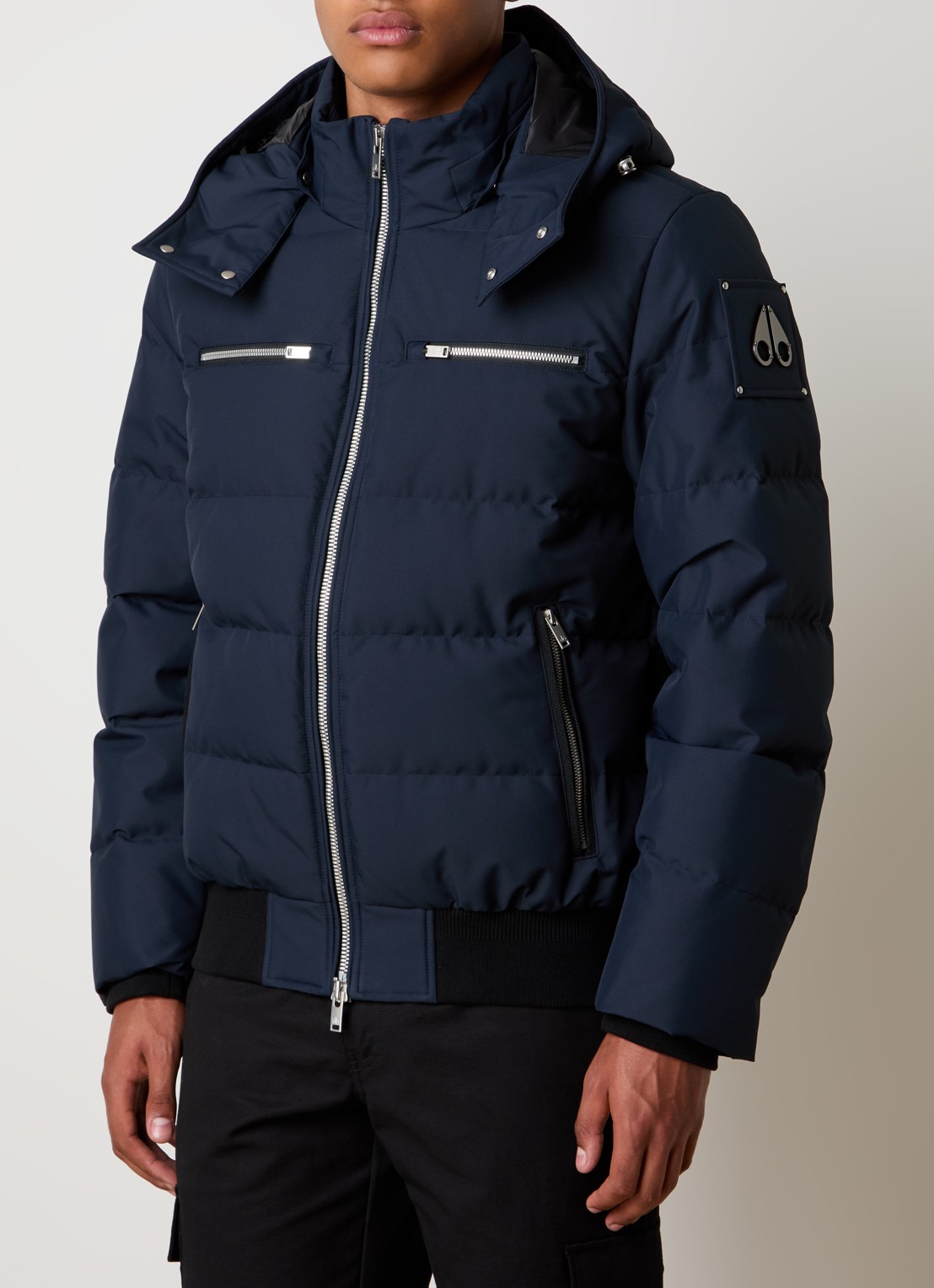 Moose Knuckles Puffer jas met donsvulling en ritszakken - detail donkerblauw